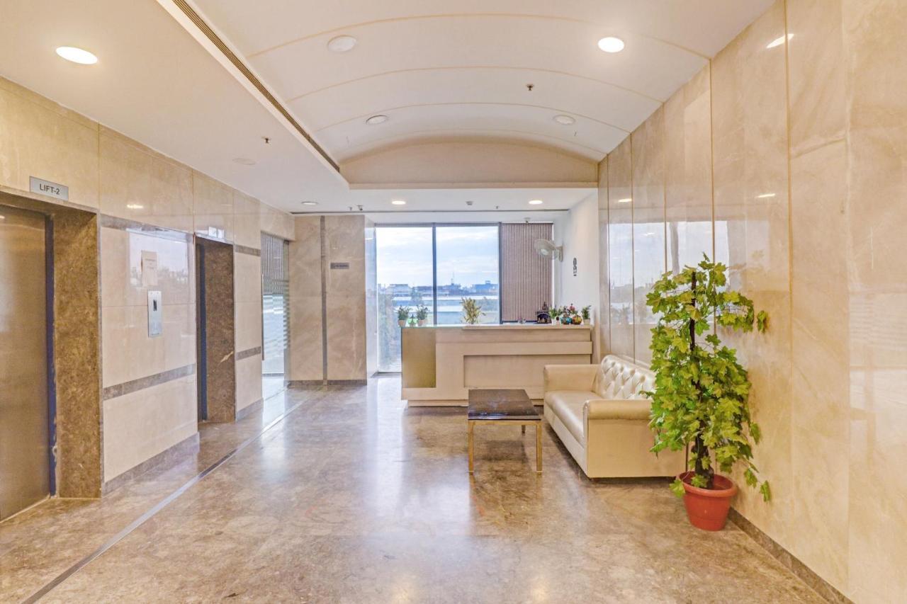 Отель Oyo Townhouse 484 Sanskriti Дели Экстерьер фото