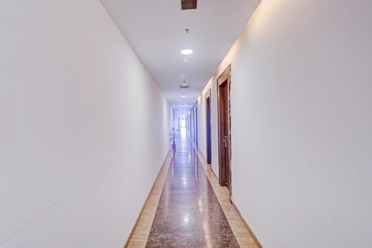 Отель Oyo Townhouse 484 Sanskriti Дели Экстерьер фото